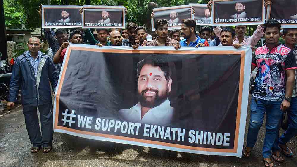 একনাথ শিন্ডের সমর্থনেও রাস্তায় নেমেছেন তাঁর অনুগামীরা।