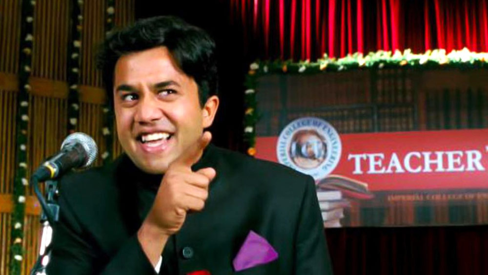 ‘৩ ইডিয়টস’-এর চতুরের কথা মনে পড়ে? বলিউডের কমেডি চরিত্রের মধ্যে চতুরের চরিত্র আজও দর্শকদের প্রিয়। কিন্তু সেই চরিত্রে অভিনয় করা ওমি বৈদ্য এখন কোথায়?