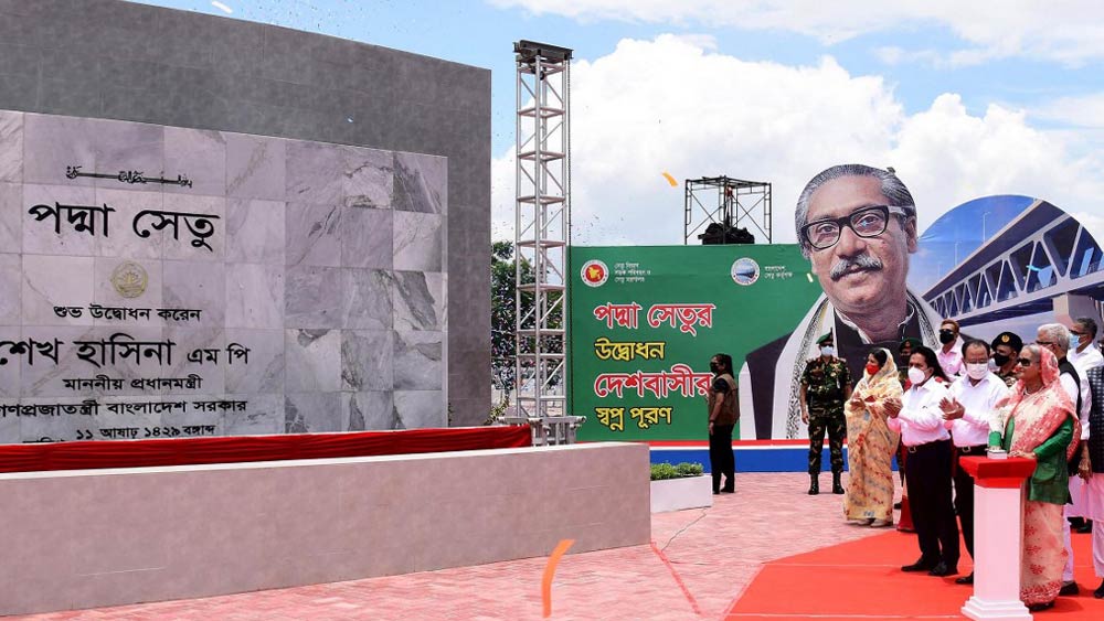 দুই দেশই আশা করছে, শেখ হাসিনার সফরের আগেই ভারত-বাংলাদেশ মুক্ত বাণিজ্য চুক্তির খুঁটিনাটি চূড়ান্ত হয়ে যাবে। পদ্মা সেতু দু’দেশের বাণিজ্যেও নতুন সেতুবন্ধন করবে বলে আশা।