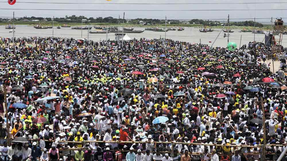 শুধু যে কলকাতা-ঢাকার দূরত্ব কমাবে তা-ই নয়, পদ্মা সেতুর ফলে বঙ্গোপসাগর তীরের মংলা এবং চট্টগ্রাম বন্দরের দূরত্ব একশো কিলোমিটার কমে যাবে। সংশ্লিষ্ট বন্দর দু’টিকে ব্যবহার করার অনুমতি দিয়েছে বাংলাদেশ সরকার। ফলে উত্তর-পূর্ব রাজ্যগুলির সঙ্গে ভারতের মূল ভূখণ্ডের যোগাযোগ সুগম হবে।