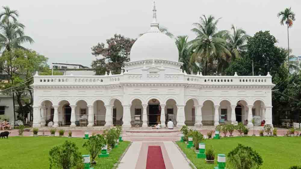 বৈরাগী দিঘি সংলগ্ন মদনমোহন মন্দির থেকে গুঞ্জবাড়ি ডাঙ্গরাই মন্দির পর্যন্ত রথযাত্রা হয়।