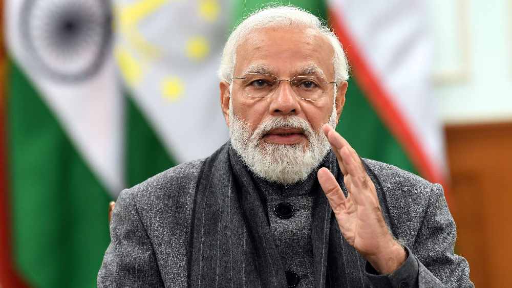 জার্মান শহর মিউনিখ থেকে খুব বেশি দূর নয় এই হোটেল। তবে শহরের ভিড় নেই এখানে। বাভেরিয়ান আল্পস পাহাড়ের পায়ের কাছে একটি উপত্যকার মতো এলাকা ক্রুন। সেখানেই পাহাড় ঘেরা এলাকায় দুর্গের মতো দাঁড়িয়ে আছে স্লস এলমাও। যেখানে দু’দিন পরই পা রাখবেন ভারতের প্রধানমন্ত্রী নরেন্দ্র মোদী।