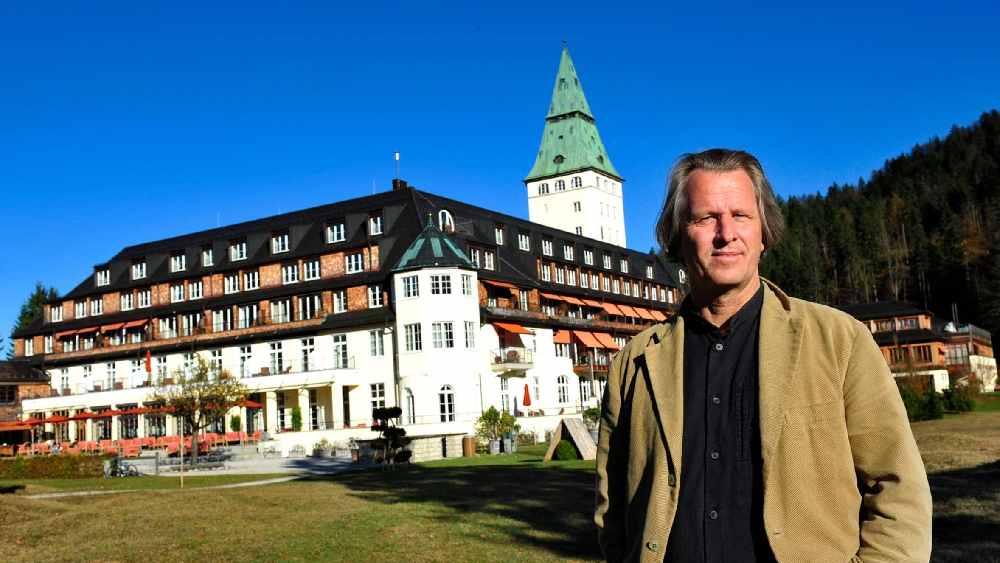 আমেরিকার সৈন্যরা তাঁর হোটেলের স্বত্ব ছিনিয়ে নিয়ে সেখানে ইহুদিদের আশ্রয় দেওয়ার ব্যবস্থা করে। পরে যদিও মুলারের সন্তানরা হোটলটির অধিকার দাবি করে আদালতে মামলা করে। শেষ পর্যন্ত অধিকার পেয়েও যান। বর্তমানে মুলারের নাতি দিয়েতমার মুলার এলমাওই স্লস এলমাও-এর মালিক।