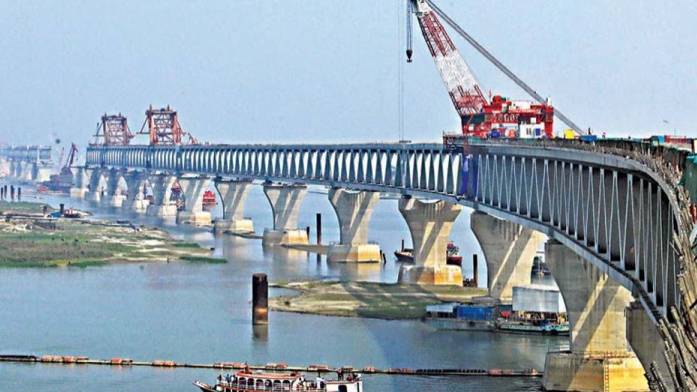 এই প্রকল্পের পরিচালক মহম্মদ শফিকুল ইসলাম বিবিসি বাংলাকে জানিয়েছেন, পদ্মা সেতুর নকশা, নির্মাণ কাজ কারও একার কৃতিত্বে হয়নি। বহু মানুষের অনেক অবদান রয়েছে।