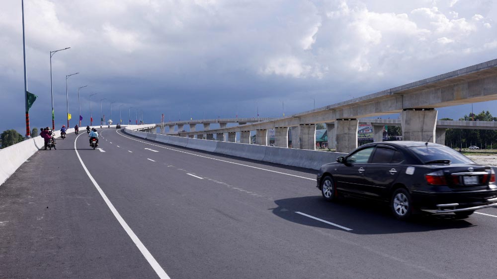 পদ্মা সেতু তৈরির জন্য ১১ সদস্যের বিশেষজ্ঞ কমিটি তৈরি করা হয়েছিল।