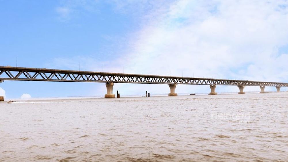 পদ্মা সেতুর নির্মাণকাজের তদারকি দলের নেতৃত্ব দিয়েছেন নিউজিল্যান্ডের রবার্ট জন এভস।