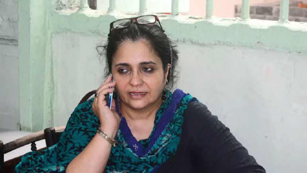 তিস্তার ঠাকুরদার নাম এমসি শেতালওয়াড়। তাঁর পরিচয়? স্বাধীন ভারতের প্রথম এবং সবচেয়ে বেশি সময় ধরে অ্যাটর্নি জেনারেল ছিলেন তিনি। নাম, এমসি শেতালওয়াড়। পদ্মবিভূষণ-সম্মানিত এমসি শেতালওয়াড়ের ছেলে, অর্থাৎ তিস্তার বাবা অতুল শেতালওয়াড়ও ছিলেন আইনজীবী।