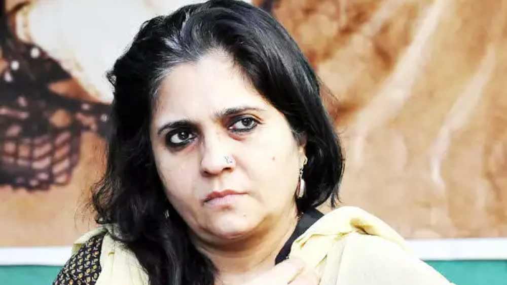 পরে সাংবাদিক অনিল ধারকের, কবি জাভেদ আখতার, অভিনেতা রাহুল বসু প্রমুখের সঙ্গে একটি স্বেচ্ছাসেবী সংগঠন খোলেন। নাম ‘সিটিজেনস্ ফর জাস্টিস অ্যান্ড পিস’।