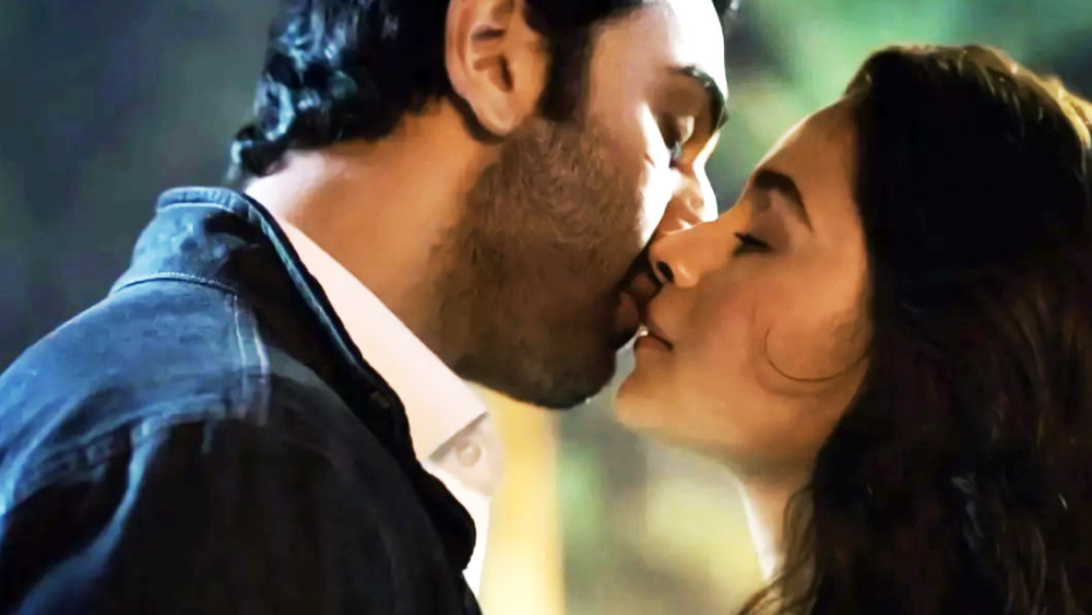 আপাতত অপেক্ষা করা ছাড়া কোনও উপায় নেই। রণলিয়া এর পর কী বলেন বা লেখেন, সে দিকেই নজর থাকছে।