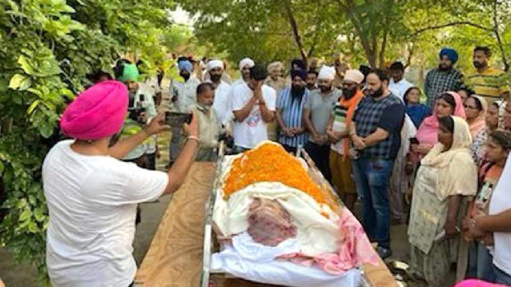 ২৬ জুন, হৃদরোগে আক্রান্ত হয়ে মৃত্যু হয়েছে দলবীরের