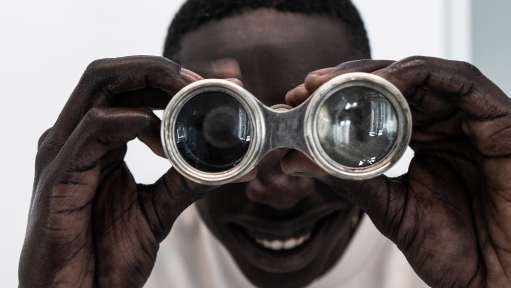 চিনতে পারছেন এই ব্যক্তিকে? কখনও ঘরের ভিতর, কখনও বাড়ির রান্নাঘরে, কখনও বা ডাইনিং রুমে মজার ভিডিয়ো বানিয়ে সকলের মুখে হাসি ফুটিয়ে চলেছেন বিখ্যাত টিকটকার খাবি লেম।