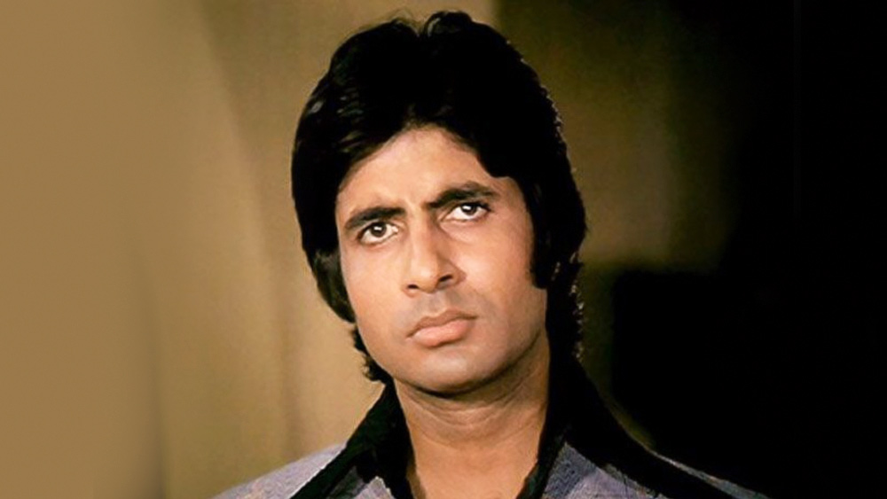 শোনা যায়, এক সময় এত ঘনিষ্ঠতা থাকা সত্ত্বেও সাফল্যের স্বাদ পেয়ে নাকি মেহমুদকে ভুলেই গিয়েছিলেন অমিতাভ। শারীরিক অসুস্থতার কারণে মাঝে মধ্যেই হাসপাতালে ভর্তি হতেন মেহমুদ।