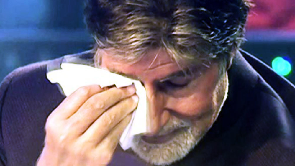 হৃদ্‌রোগজনিত সমস্যায় বহু দিন ধরে ভুগছিলেন মেহমুদ। চিকিৎসা করাতে আমেরিকায় গেলে সেখানেই তিনি মারা যান। সেই সময় অমিতাভ ভীষণ ভেঙে পড়েছিলেন।