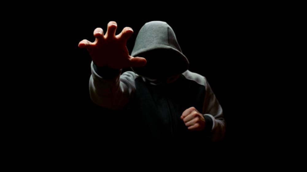 তাঁদের জিজ্ঞাসাবাদ করে উঠে আসে চাঞ্চল্যকর তথ্য। স্পষ্ট হয় কেন খুন করা হয়েছিল তাঁকে।