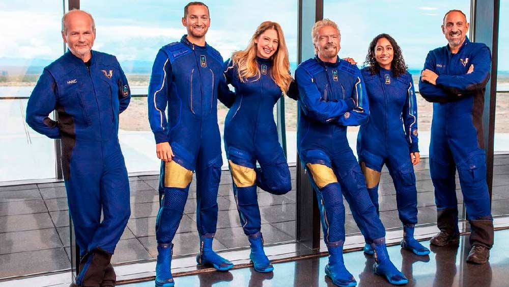 কল্পনা চাওলা, সুনীতা উইলিয়ামসের পর শিরিষাই তৃতীয় ভারতীয় বংশোদ্ভূত মহিলা, যিনি মহাকাশে পাড়ি দিয়েছেন।