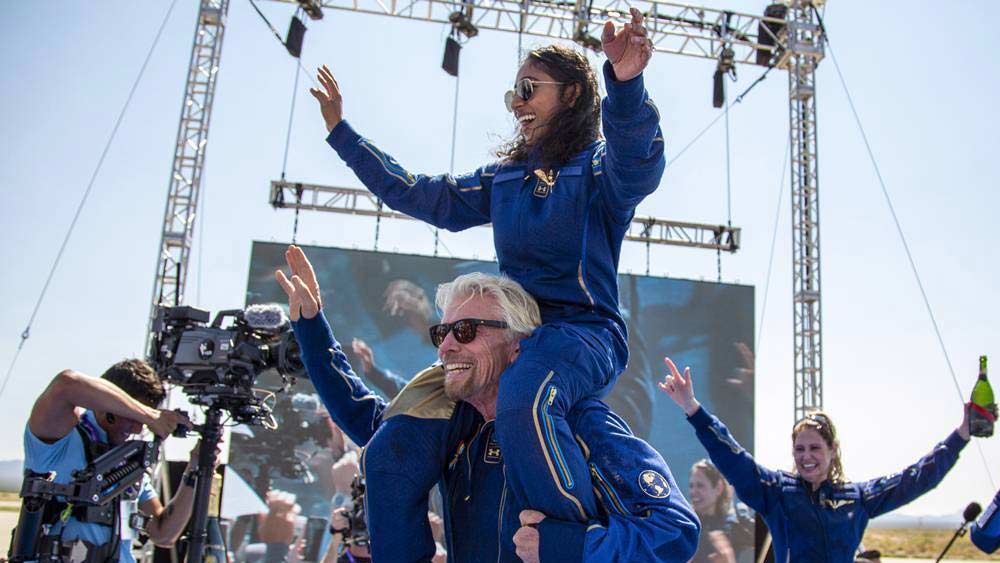 এক সাক্ষাৎকারে শিরিষা বলেছেন, ‘‘ছোট থেকেই মহাকাশচারী হতে চেয়েছিলাম...মহাকাশচারী হওয়া আমার শুধু স্বপ্নই ছিল না। তা একটি লক্ষ্য ছিল, যা পূরণ হয়েছে।’’