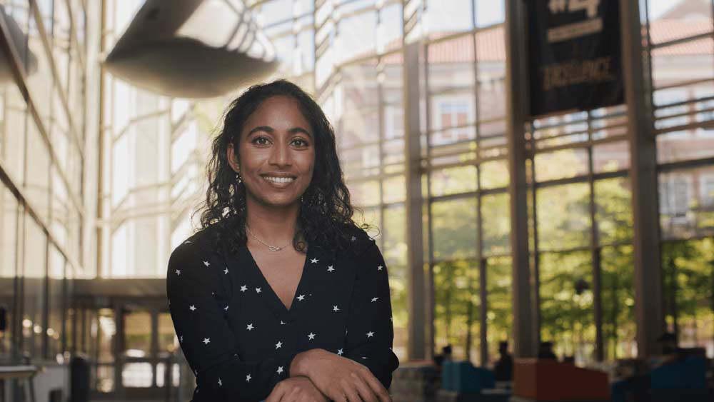 কিন্তু তার পরও তাঁর মহাকাশ পাড়ির স্বপ্ন অধরা থেকে যায়নি। ব্রিটিশ ধনকুবের রিচার্ড ব্র্যানসনের সংস্থায় এরোনটিক্যাল ইঞ্জিনিয়ার ও গবেষেক হিসেবে কাজ শুরু করেন।