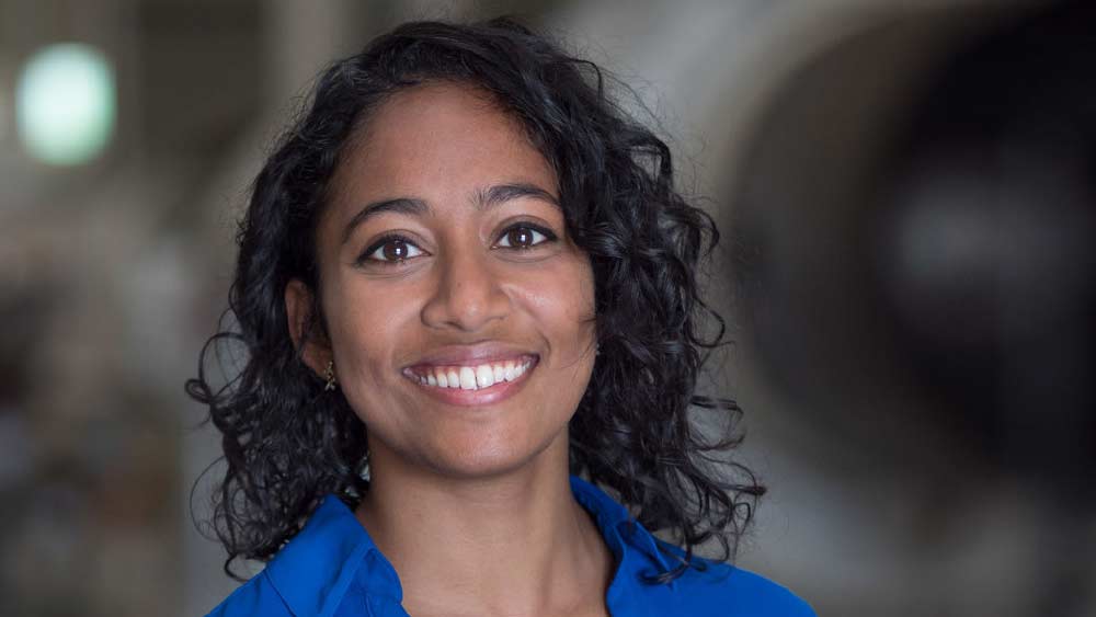 গত বছর জুলাই মাসে ভার্জিন গ্যালাক্টিকের প্রথম মহাকাশ বিমানে জায়গা করে নিয়েছিলেন এই এরোস্পেস ইঞ্জিনিয়ার।