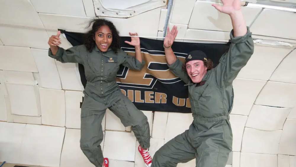 সম্প্রতি এক সম্মেলনে যোগ দিতে ভারতে আসেন শিরিষা। সেখানেই তাঁর মহাকাশচারী হয়ে ওঠার গল্প শোনান তিনি।