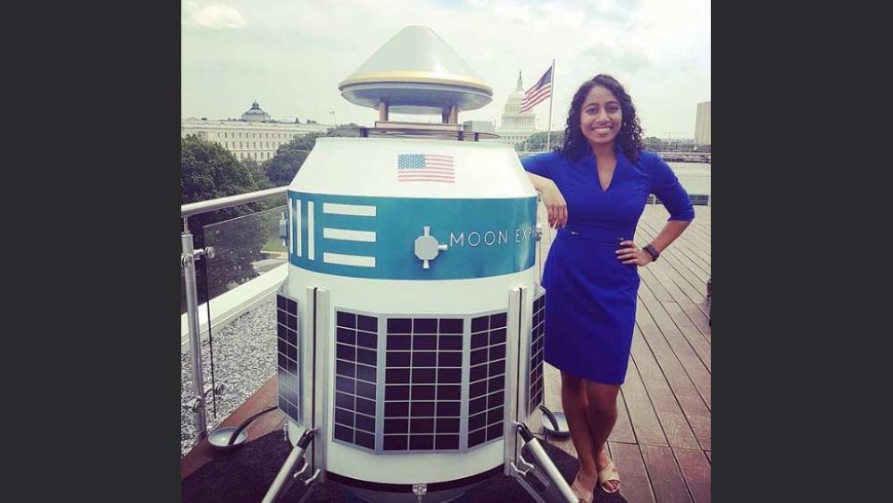 তিনি বলেছেন, ‘‘যখনই আকাশের তারাদের দিকে তাকাতাম, মনের মধ্যে অনেক কৌতূহলের উদ্রেক হত।”