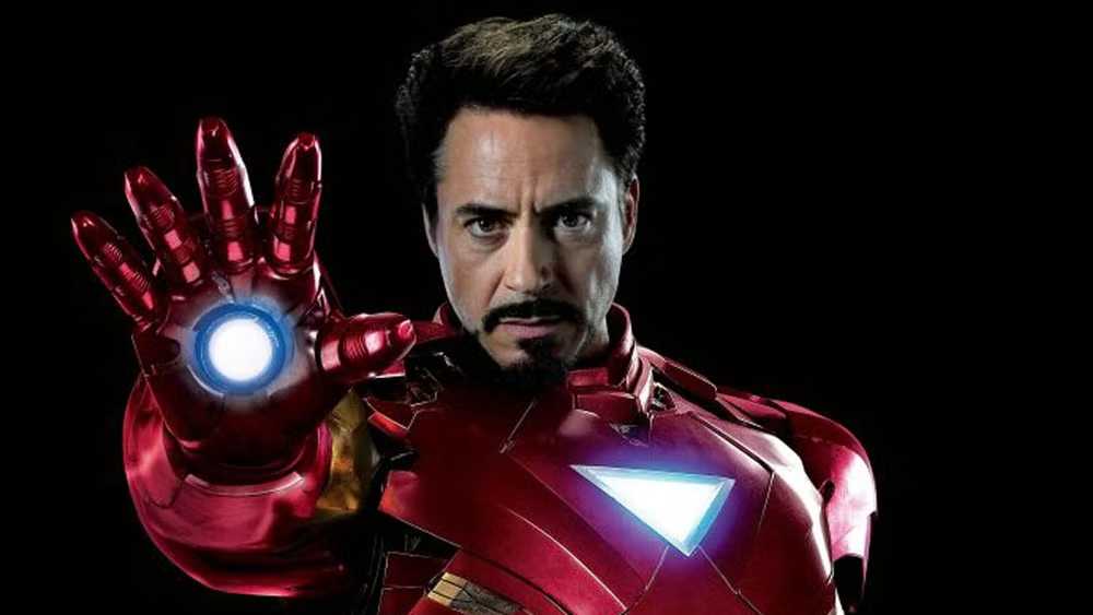 মারভেল কমিক্সের চরিত্র আয়রন ম্যান মাস্কের জন্মেরও আগে তৈরি হয়েছে। তবে এই চরিত্রের উপর তৈরি সিনেমাটি যখন তৈরি হয়, তখন তা মাস্ককে দেখেই বানানো হয়েছিল।