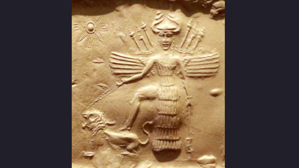 অন্য দিকে আবার, প্রাচীন সুমেরিয়ার ‘গিলগামেশ’ মহাকাব্যে লিলিথের উল্লেখ রয়েছে সম্পূর্ণ ভিন্ন অবতারে। সেখানে লিলিথ প্রেম, যুদ্ধ, সৌন্দর্য, রাজনৈতিক ক্ষমতা, ন্যায়বিচার এবং যৌনতার দেবী ইনান্না বা ইসথারের সহচরী হিসেবে বর্ণিত। (সঙ্গের ছবিটি আক্কাদে প্রাপ্ত একটি সিল-এ খোদিত দেবী ইনান্নার)