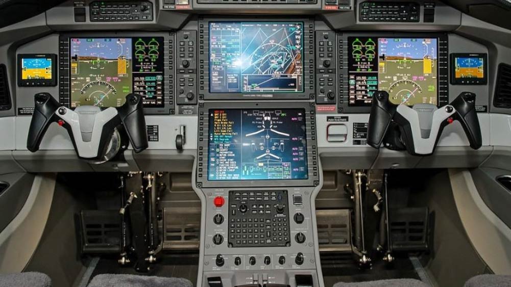 উত্তরে হাসেম বলেন, ‘এই উচ্চ প্রযুক্তিসম্পন্ন বিমানে চালকের দরকার কী? এটি হবে স্বতন্ত্র।’