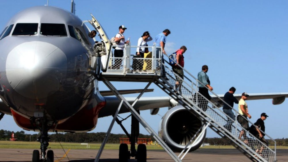 যাত্রী ওঠানামা, বিমানের যান্ত্রিক সমস্যার দেখাশোনা, সবই হবে মাঝ আকাশে।