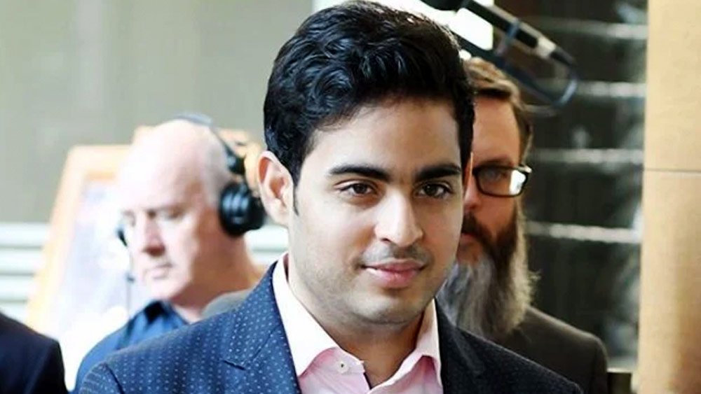 আমেরিকা থেকে ফিরে আসার চার দিন পরেই তিনি জিয়োর সঙ্গে যুক্ত হন। সেই সময় এই সংস্থায় ৬০ জন কাজ করতেন।