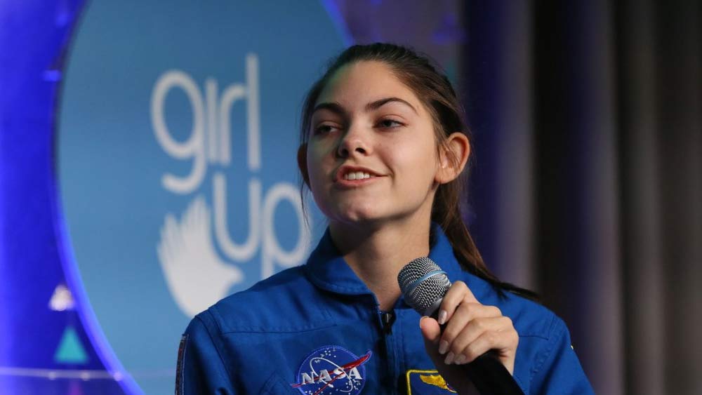 নাসা ব্লুবেরি ওয়েবসাইটের প্রতিবেদন অনুযায়ী, অ্যালিসা আমেরিকার বাসিন্দা। মাত্র তিন বছর বয়স থেকেই তার নভশ্চর হওয়ার এবং মঙ্গল গ্রহে যাওয়ার ইচ্ছা প্রবল।