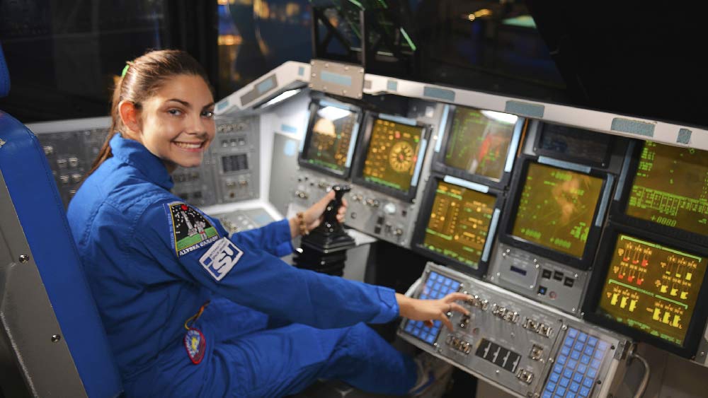 গুজব রটেছিল, অ্যালিসার মধ্যে বিশেষ কোনও জিন প্রবেশ করানো হচ্ছে যাতে তিনি মঙ্গলের পরিবেশের সঙ্গে মানিয়ে নিতে পারেন। যাতে তাঁর আবেগ নিয়ন্ত্রণে রাখা যায়। তবে এই দাবিও সর্বৈব মিথ্যা বলে পাল্টা দাবি নাসার।