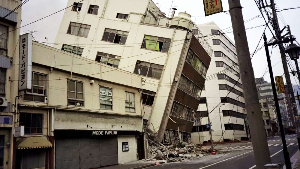 এমনকি, ভূমিকম্পের সময় বহুতল বাড়িকে ক্ষতির হাত থেকে বাঁচাতে অনেক যন্ত্রও আবিষ্কার করা হয়েছে, যেগুলি প্রয়োগের মাধ্যমে কম্পনের তীব্রতা এতটাই কম অনুভূত হবে যে বহুতলগুলি ভেঙে পড়ার কোনও সম্ভাবনাই থাকবে না।