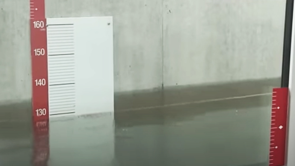 জলের উপর প্রায় পাঁচ মিটার উচ্চতা পর্যন্ত বাড়িটি ভেসে উঠতে পারে। 