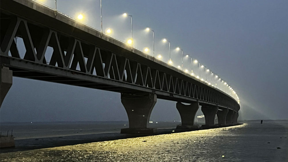 উত্তরে প্রধানমন্ত্রী হাসিনা বলেন, ‘‘এই সেতুর সঙ্গে আমাদের আবেগ, আমাদের সৃজনশীলতা, আমাদের সাহসিকতা, সহনশীলতা এবং আমাদের প্রত্যয় জড়িয়ে আছে। আমরা এই সেতু তৈরি করবই, সেই জেদ ছিল।’’