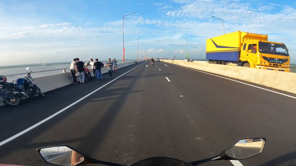 প্রথম আলো জানিয়েছে, ঢাকা ও ফরিদপুরের ভাঙ্গার মধ্যে ৫৫ কিলোমিটার জাতির জনক বঙ্গবন্ধু শেখ মুজিবুর রহমান মহাসড়কে মোটরসাইকেল চলাচল নিষিদ্ধ করার কথা ভাবছে সড়ক ও জনপথ দফতর।