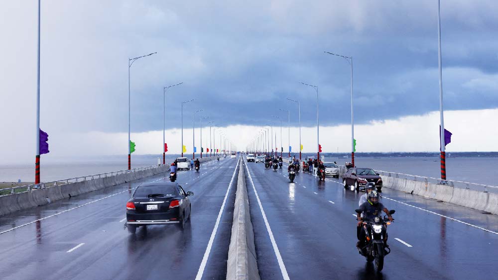 সড়কের টোল আদায়ের দায়িত্ব পেয়েছে দক্ষিণ কোরিয়ার কোরিয়া এক্সপ্রেসওয়ে কর্পোরেশন। তারা রাস্তার রক্ষণাবেক্ষণ, যানবাহন থেকে টোল আদায়, যানবাহনের আধুনিক ব্যবস্থাপনা নিশ্চিত করবে বলেও জানিয়েছে বাংলাদেশের সংবাদমাধ্যম।