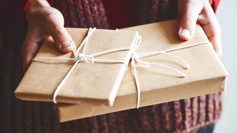 এই কাজ করেই রাধা মেয়ে রঞ্জিনীর বিয়ে দিয়েছেন। ছেলে সাজন পড়াশোনা করে সরকারি কর্মচারি হয়েছেন। তবে তাঁরাও জানেন, মা এই কাজ করেন ভালবাসা থেকে। তাই কেউ বাধা দেননি।