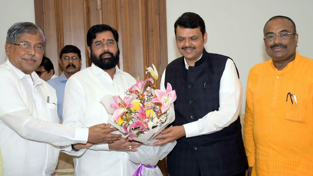 সরাসরি:  সন্ধ্যায় শপথগ্রহণ, রাজভবনে পৌঁছলেন একনাথ শিন্ডে ও দেবেন্দ্র ফডণবীস