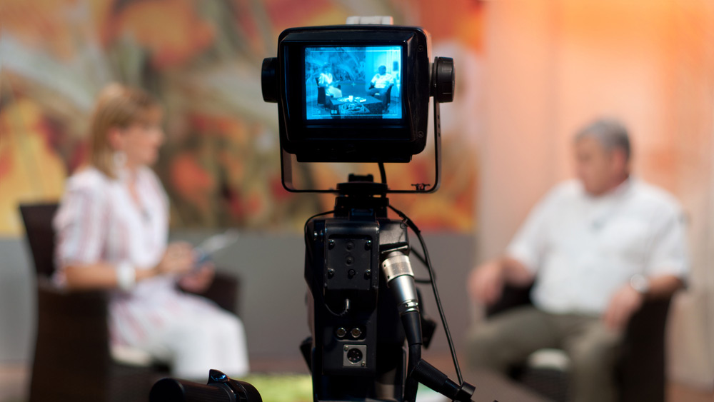 তারকারা সিনেমাপাড়া থেকে কিছু খবর আড়ালে রাখতে চাইলেও কোনও কোনও ক্ষেত্রে তাঁরা নিজেরাই কোনও সাক্ষাৎকারে ব্যক্তিগত জীবনে সম্পর্কের টানাপড়েন নিয়ে কথা বলে ফেলেন।