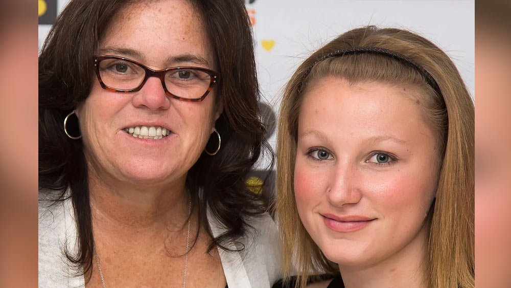 টেলিভিশনের পরিচিত মুখ এবং একাধারে কমেডিয়ান রোজি ও’ডনেল তাঁর এক মাত্র কন্যা চেলসিকে দত্তক নিয়েছিলেন। চেলসির যখন ১৭ বছর বয়স, তখন তিনি বাড়ি ছেড়ে চলে যান। মেয়ে ‘নিখোঁজ’ বলে টুইটও করেন রোজি।