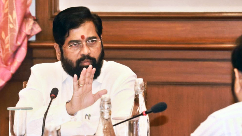 ২০০৪ সালে প্রথম মহারাষ্ট্র বিধানসভা ভোটে জেতেন তিনি। তার পর ২০০৯, ২০১৪ এবং ২০১৯ সালের বিধানসভা ভোটেও জয়লাভ করেন।