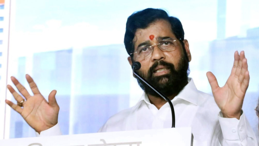 ২০১৯ সালে মহাবিকাশ আঘাডী সরকারের নগরোন্নয়ন ও পূর্ত দফতরের মন্ত্রী হন একনাথ শিন্ডে। মুখ্যমন্ত্রী উদ্ধব ঠাকরে বিধান পরিষদের সদস্য হওয়ায় বিধানসভার দলনেতার দায়িত্ব পান শিন্ডে।