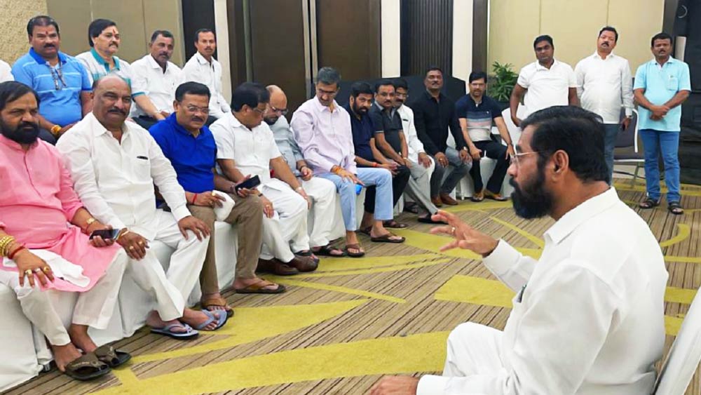 হিন্দুত্ববাদের পথ থেকে শিবসেনা সরে আসছে বলে অনুযোগ করেছিলেন একনাথ। মুখ্যমন্ত্রী পদে নাম ঘোষণার পর তিনি জানালেন, প্রধানমন্ত্রী নরেন্দ্র মোদী , কেন্দ্রীয় স্বরাষ্ট্রমন্ত্রী অমিত শাহের কাছে তিনি কৃতজ্ঞ।