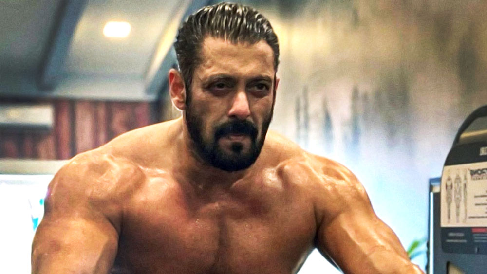 ৩০ বছরেরও বেশি বলিউডে রাজত্ব করেছেন এই অভিনেতা। সলমন খান থেকে ভক্তদের ‘ভাইজান’ হয়ে উঠেছেন তিনি। বর্তমানে হিন্দি ছবি প্রযোজনাও করেন তিনি। বলিউডের ‘ব্যাচেলর’ সলমনের উচ্চতা পাঁচ ফুট ছয় ইঞ্চি।