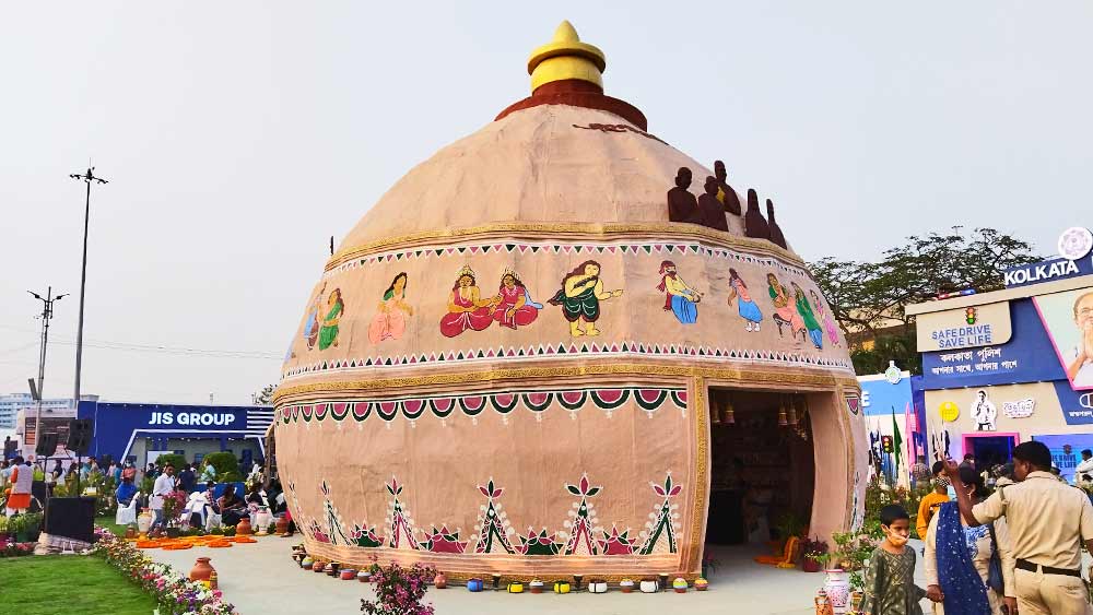 মেলা খুলবে প্রতিদিন দুপুর বারোটায়। খোলা থাকে রাত আটটা পর্যন্ত।