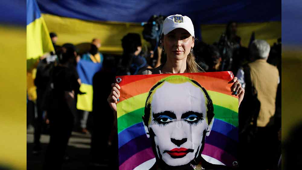 ইউক্রেনের বিরুদ্ধে যুদ্ধে ক্লাস্টার এবং ভ্যাকুয়াম বোমার মতো নিষিদ্ধ অস্ত্র প্রয়োগের তীব্র নিন্দা করেছে অ্যামনেস্টি এবং হিউম্যান রাইটস ওয়াচ-সহ বহু মানবাধিকার সংগঠন। অ্যামনেস্টির সাধারণ সচিব অ্যাগনেস কালামার্ড বলেন, ‘‘এ ধরনের হামলা যুদ্ধাপরাধের সমান।’’