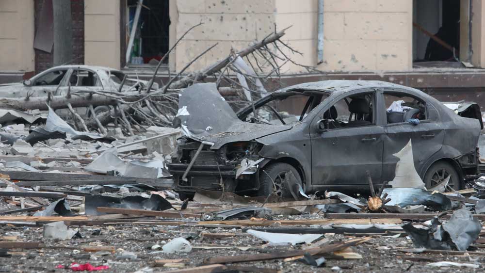 বৃহস্পতিবার কিভের উপর মস্কো আগ্রাসন অষ্টম দিনে পা দিল। তবে এখনও অবধি ইউক্রেন নিয়ে নিজেদের চিন্তাভাবনা স্পষ্ট ভাবে ব্যক্ত করেনি ক্রেমলিন। আন্তর্জাতিক সংবাদমাধ্যমে ইতিমধ্যেই চর্চা শুরু হয়েছে, ইউক্রেনের পরবর্তী প্রেসিডেন্ট কে হতে পারেন, তা নিয়ে।