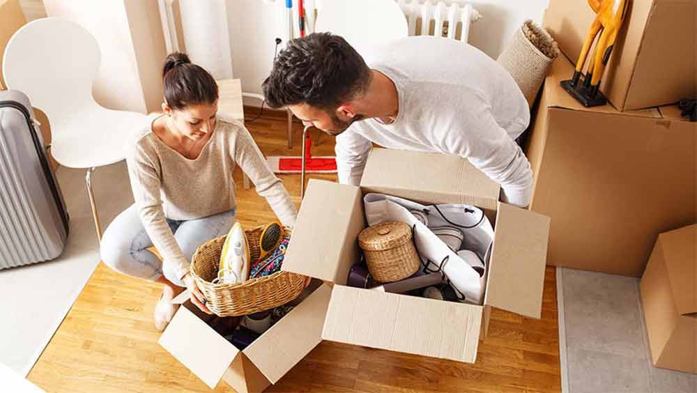 পেশার তাগিদে বার বার ঠিকানা বদল করার ঝক্কি কম নয়। ঘরবাড়ির সমস্ত আসবাবপত্রের পাশাপাশি রান্নার গ্যাসের কাগজ, আধার কার্ড বা ভোটার পরিচয়পত্রের মতো বহু কিছুতেই নতুন ঠিকানা নথিভক্ত করাতে হয়। গাড়ির নম্বরপ্লেটের ক্ষেত্রেও একই নিয়ম প্রযোজ্য।