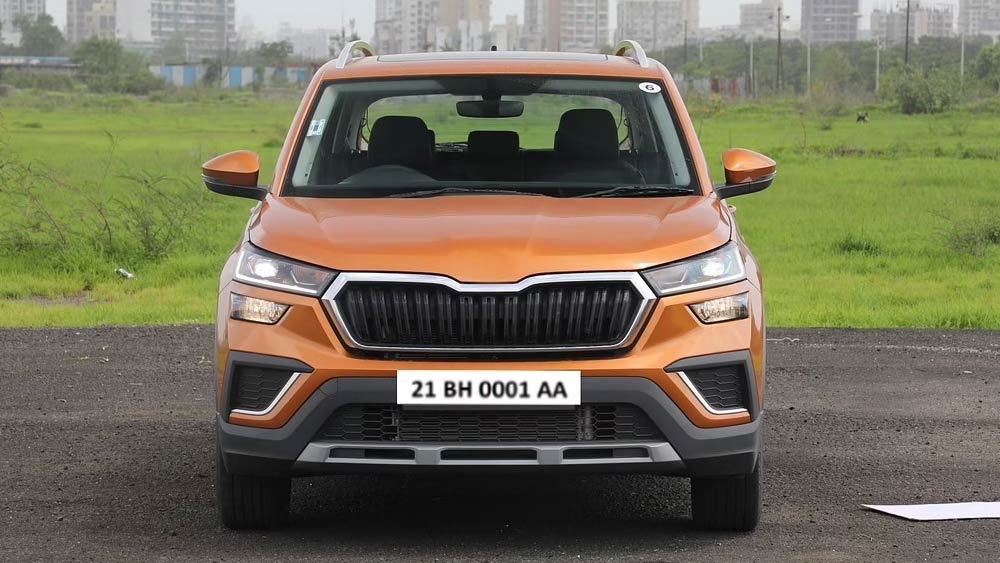 তবে চাকরি বা অন্য কোনও কারণে যাঁদের বিভিন্ন রাজ্যে বসবাস করতে হয়, তাঁদের বার বার গাড়ির নম্বরপ্লেট বদলাতে হবে না। ভারত (বিএইচ) সিরিজের নম্বরপ্লেট থাকলে এই সুবিধা পাবেন দেশের নাগরিকেরা।