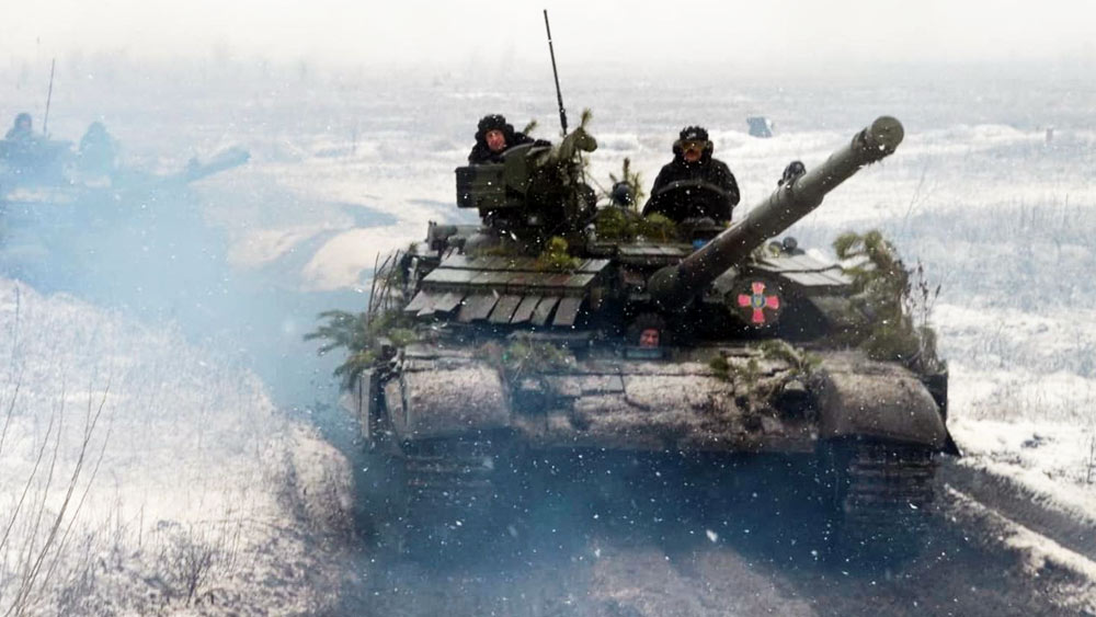 এ ছাড়া ইউক্রেনের সামনের সারির যোদ্ধাদের জন্য বুলেটপ্রুফ জ্যাকেটও পাঠিয়েছে বাইডেন সরকার।